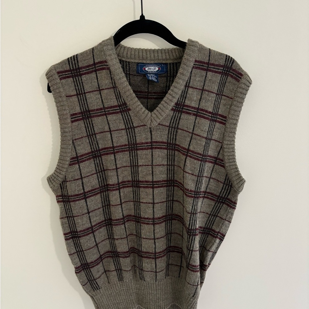 American Vintage Gray V-Neck Sweater with Classic Style